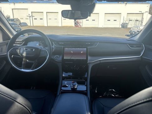 Used 2023 Jeep Grand Cherokee Limited image 18