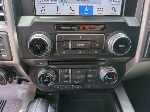 Used 2017 Ford F150 Platinum w/ Equipment Group 701A Luxury AWD/4WD image 27