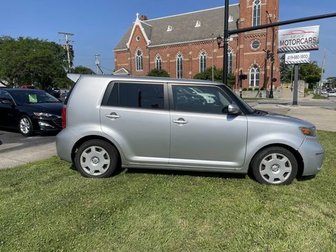 Used 2008 Scion xB FWD image 2