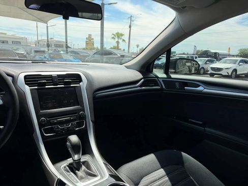 Used 2016 Ford Fusion SE FWD image 23