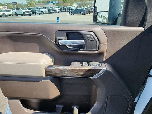 Used 2021 Chevrolet Silverado 2500 LT w/ Convenience Package image 18