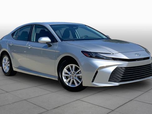 Used 2025 Toyota Camry LE FWD image 3