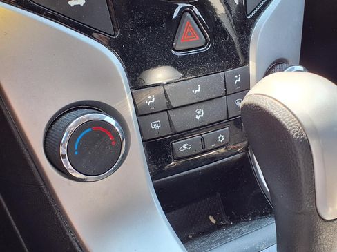 Used 2015 Chevrolet Cruze LT FWD image 29