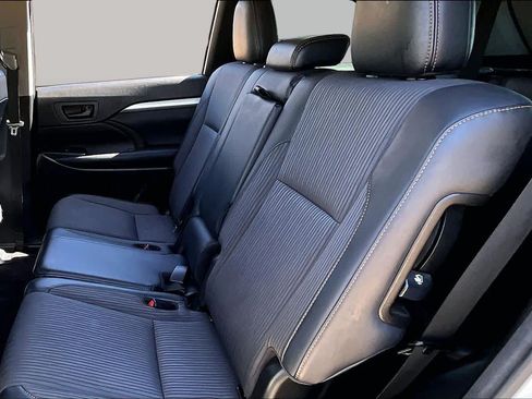 Used 2017 Toyota Highlander Plus FWD image 20