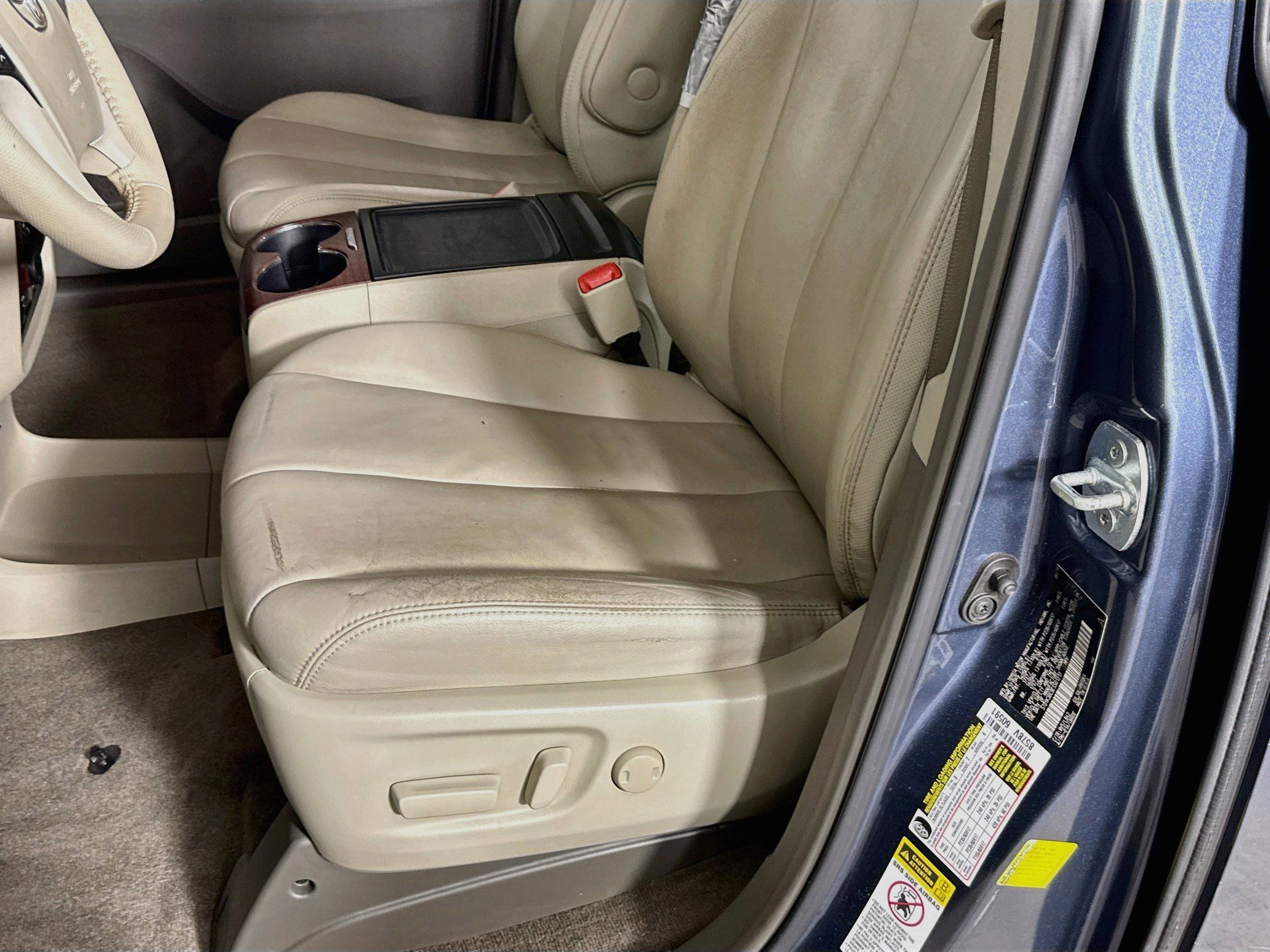 Used 2014 Toyota Sienna XLE w/ XLE Premium Package FWD image 24