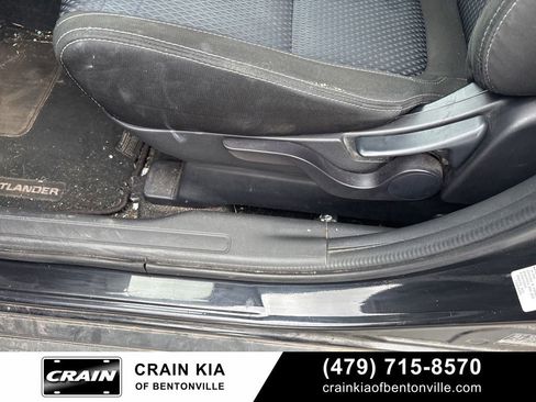 Used 2018 Mitsubishi Outlander ES AWD/4WD image 13