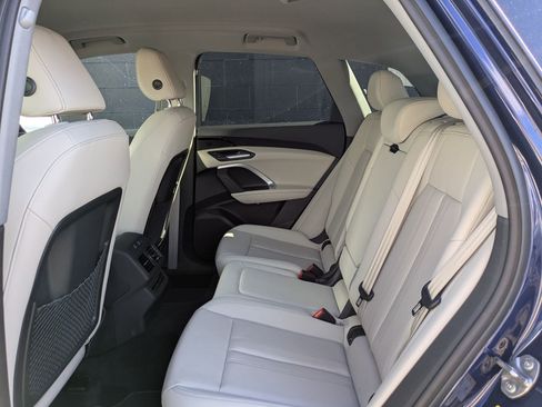 Certified 2025 Audi Q5 Premium w/ Convenience Package AWD/4WD image 24