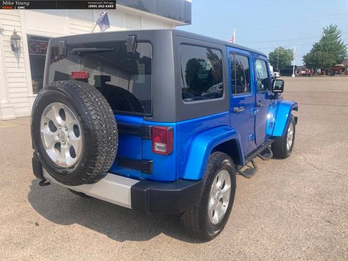 Used 2014 Jeep Wrangler Unlimited Sahara w/ Connectivity Group AWD/4WD image 5