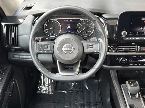Used 2024 Nissan Pathfinder SV AWD/4WD image 16