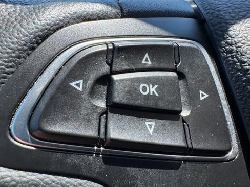 Used 2019 Ford Escape Titanium AWD/4WD image 15