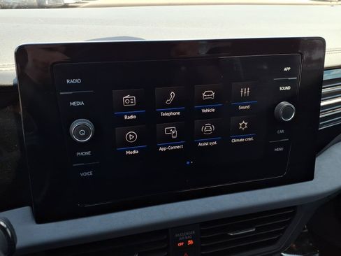 Certified 2026 Volkswagen Jetta SE w/ Black Wheel Package FWD image 30
