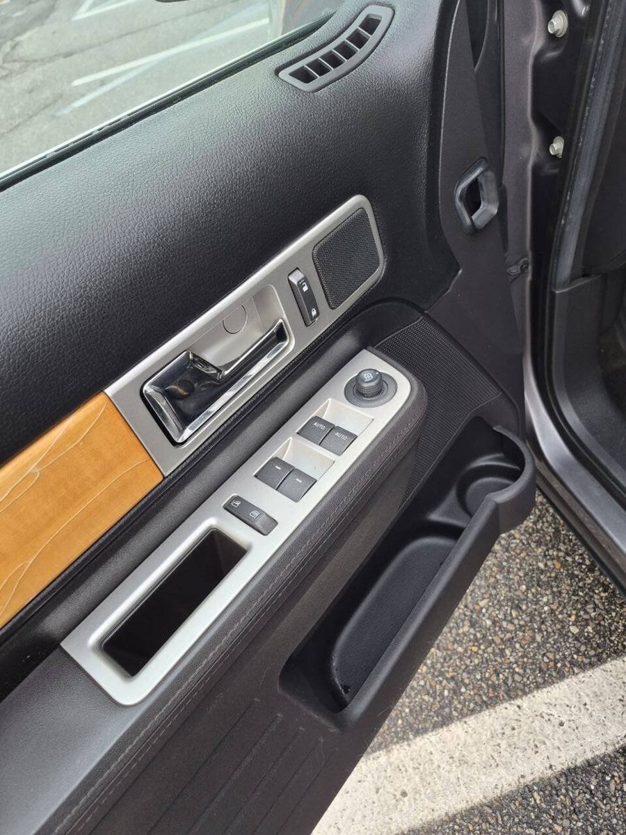 Used 2010 Lincoln MKX AWD image 35