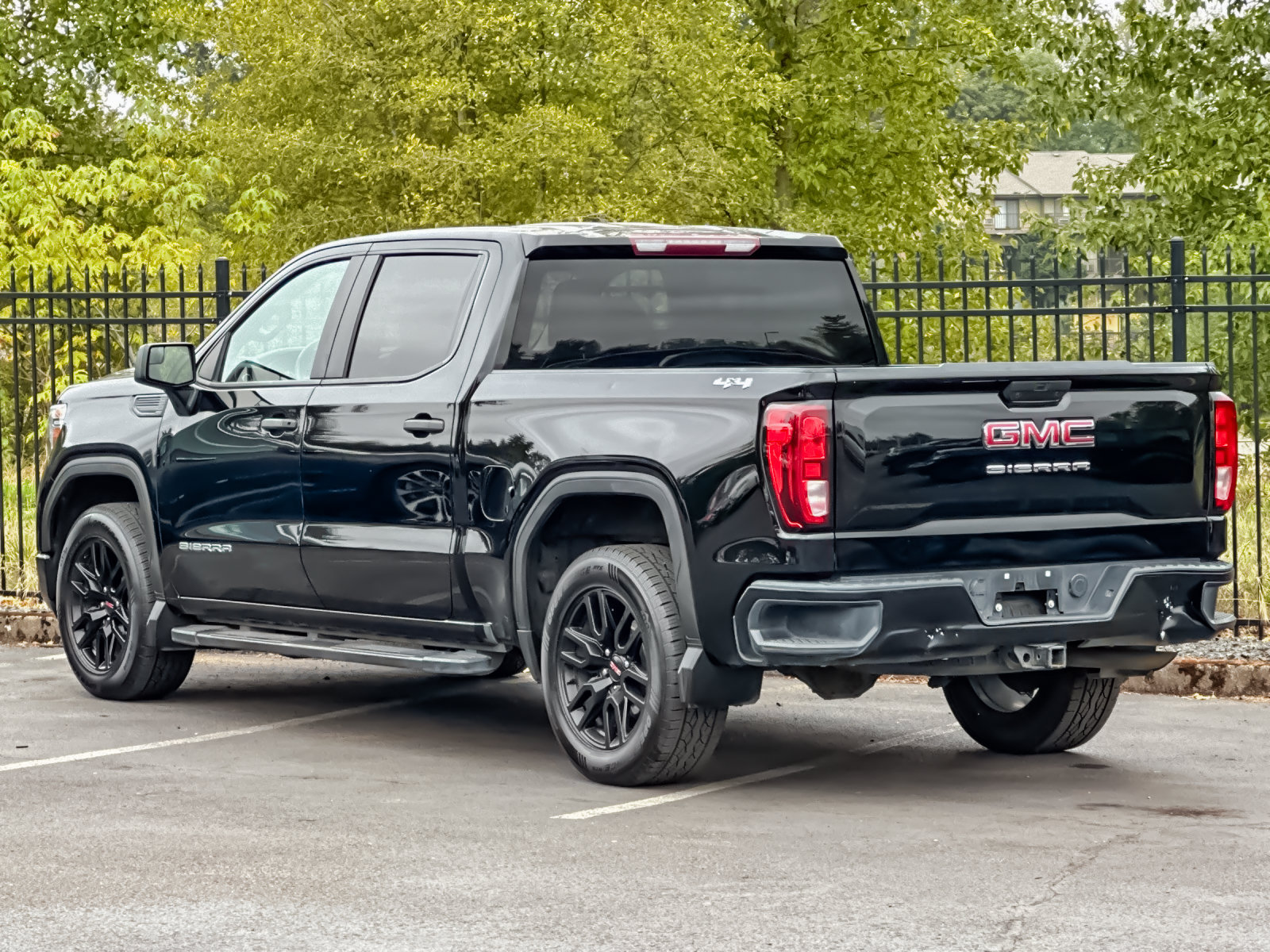 Used 2021 GMC Sierra 1500 4x4 Crew Cab w/ Sierra Value Package image 5