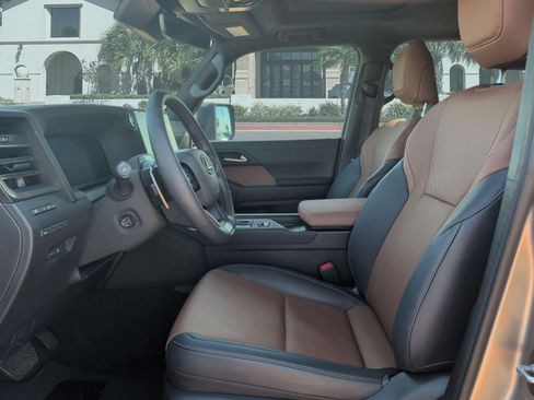 Certified 2025 Lexus GX 550 AWD/4WD image 11