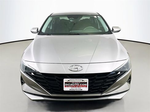 Used 2023 Hyundai Elantra SEL image 2
