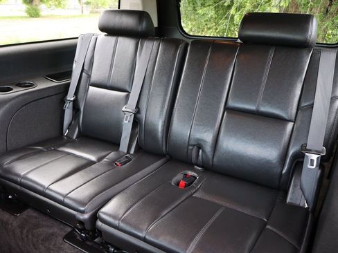 Used 2014 Chevrolet Suburban LT w/ Luxury Package AWD/4WD image 21