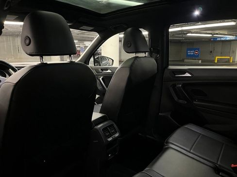 Certified 2021 Volkswagen Tiguan SE R-Line AWD/4WD image 23