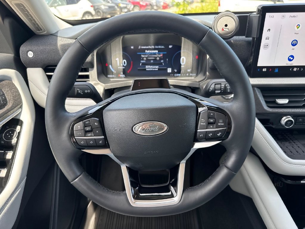 Used 2025 Ford Explorer Platinum w/ Ultimate Package AWD/4WD image 12
