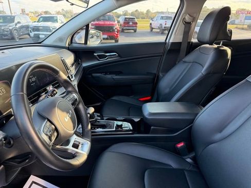 Used 2024 Kia Sportage EX image 6
