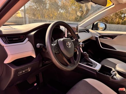 Used 2024 Toyota RAV4 XLE image 33