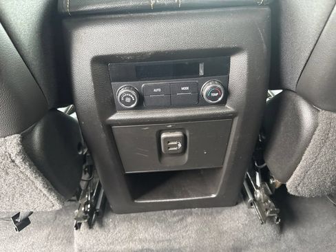 Used 2021 Chevrolet Traverse LT AWD/4WD image 17