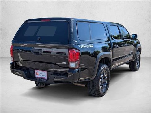 Used 2018 Toyota Tacoma TRD Off-Road AWD/4WD image 5