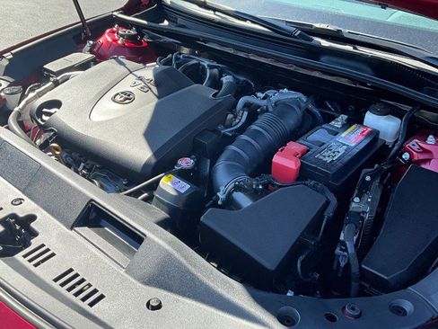 Used 2020 Toyota Avalon XLE w/ Moonroof Package image 10