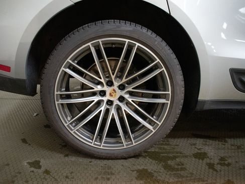Certified 2026 Porsche Macan AWD/4WD image 16