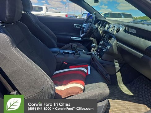 Used 2016 Ford Mustang Convertible RWD image 5