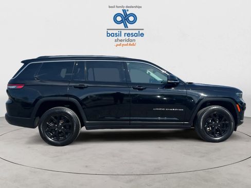 Used 2023 Jeep Grand Cherokee L Limited w/ Luxury Tech Group II image 7