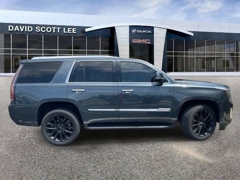Used 2019 Cadillac Escalade Luxury AWD/4WD image 4