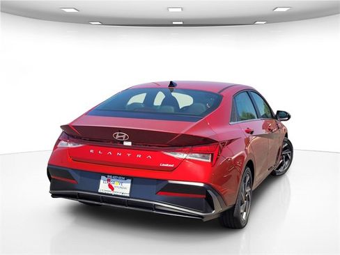 New 2025 Hyundai Elantra Limited image 8