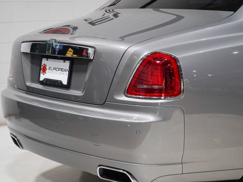 Used 2015 Rolls-Royce Ghost RWD image 24