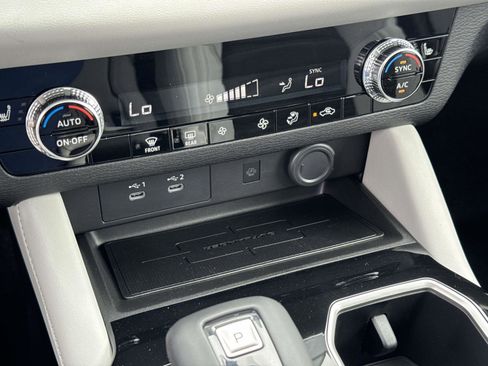 New 2025 Mitsubishi Outlander SE image 26