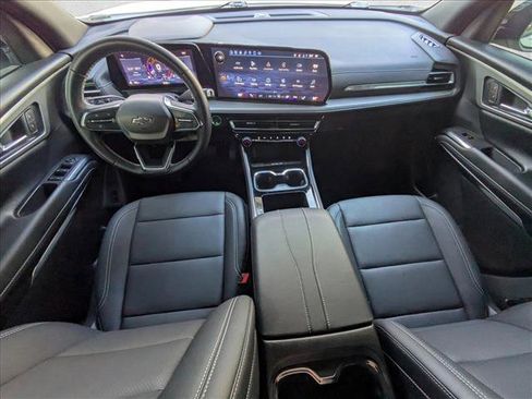 Used 2025 Chevrolet Traverse LT w/ Midnight/Sport Edition image 10