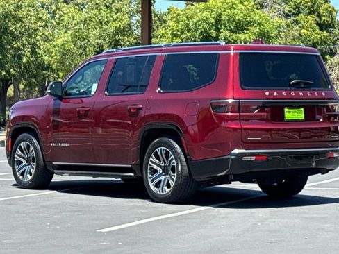 Used 2022 Jeep Wagoneer Series III AWD/4WD image 3