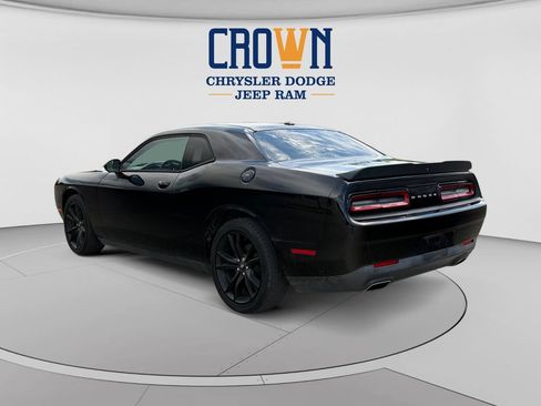 Used 2018 Dodge Challenger SXT w/ Blacktop Package RWD image 5