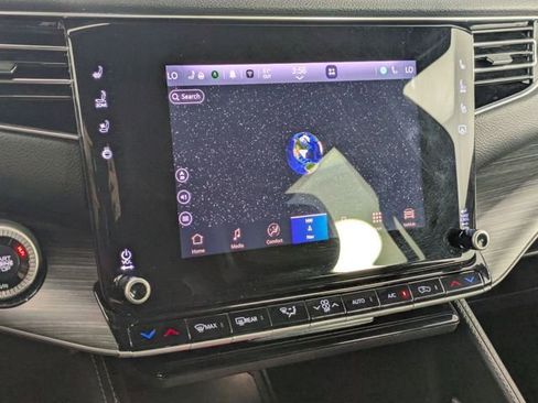 Certified 2024 Jeep Wagoneer L Series II w/ Flexible Seating Group image 19