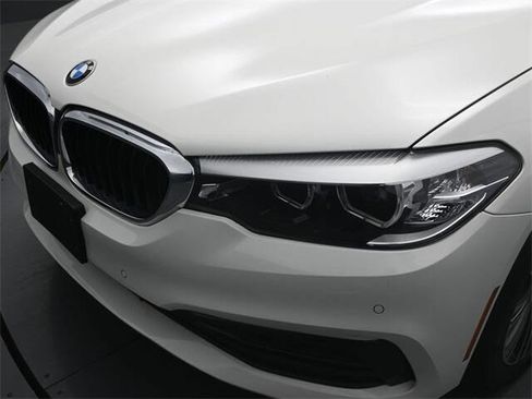 Used 2019 BMW 530e xDrive w/ Convenience Package image 17