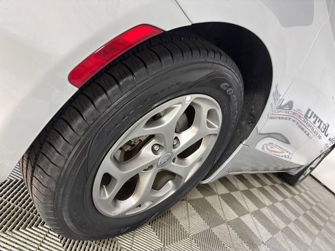 Used 2024 Chrysler Pacifica Limited image 29