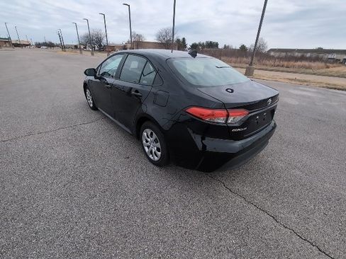 Certified 2025 Toyota Corolla LE image 6