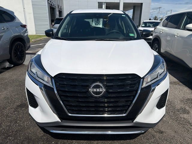 Used 2023 Nissan Kicks S FWD image 8