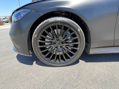 Used 2022 Mercedes-Benz S 580 4MATIC Sedan w/ AMG Line Package image 26