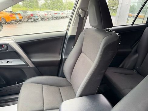 Used 2018 Toyota RAV4 LE w/ All Weather Liner Package AWD/4WD image 9