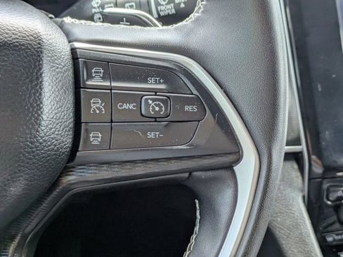 Used 2024 Jeep Grand Cherokee Laredo w/ Luxury Tech Group I AWD/4WD image 28