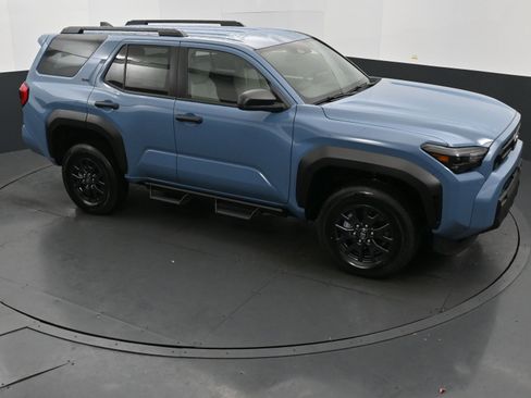 Used 2025 Toyota 4Runner SR5 AWD/4WD image 34