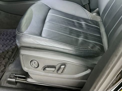 Used 2022 Audi Q5 2.0T Premium Plus w/ Premium Plus Package AWD/4WD image 9
