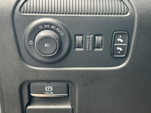 Used 2024 Jeep Wagoneer L Series II image 14