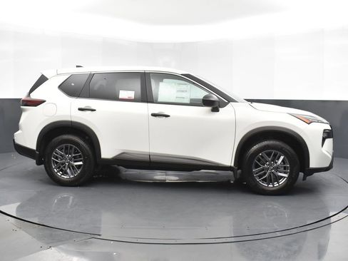 New 2026 Nissan Rogue S image 4