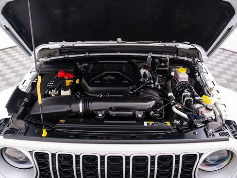 Used 2024 Jeep Wrangler Sahara image 29